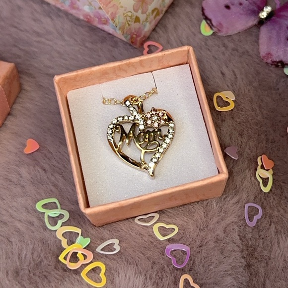 Mother’s Day Gift Necklace- Heart Shaped Flower Mom Pendant & Butterfly Gift Box - Picture 4 of 12